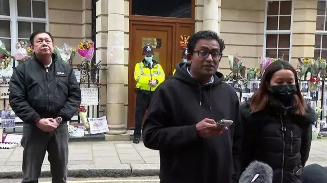 জ জোয়া মিনের পক্ষে তার একজন মুখপাত্র বিবৃতি পড়ে শোনান।