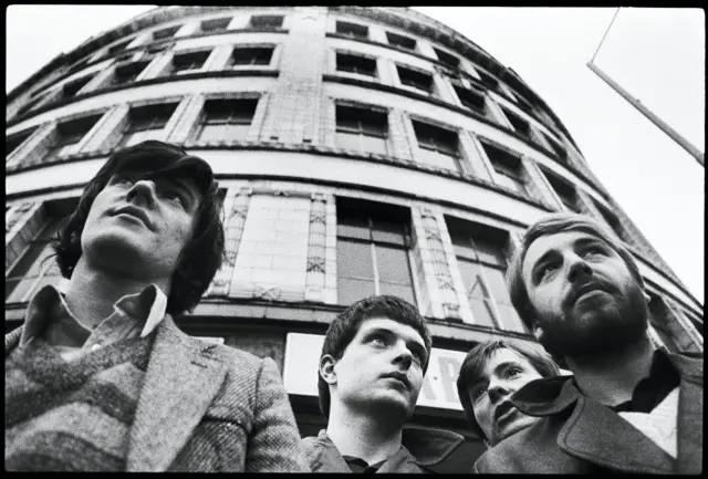 JOY DIVISION ／ KEVIN CUMMINS Juvenes Captures Joy Division Through Band Photographer