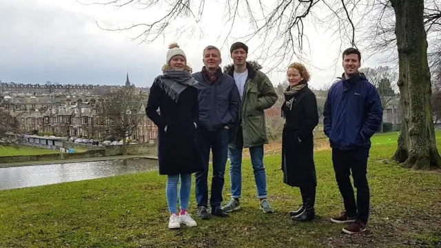 اپنے شوہر اور تین بچوں کے ساتھ سیوناگ