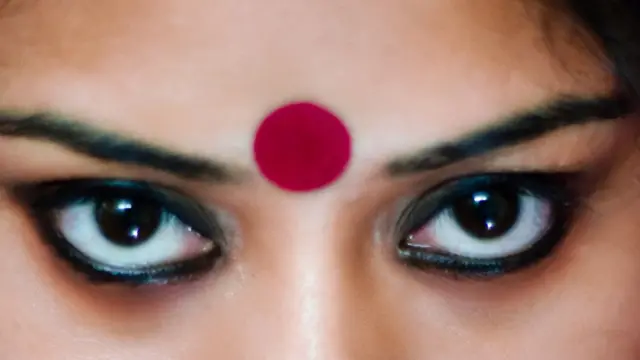 Bindi Twitter: बाईच्या कपाळावरची टिकली हे हिंदू धर्माचं प्रतीक की आभूषण हा वाद का?