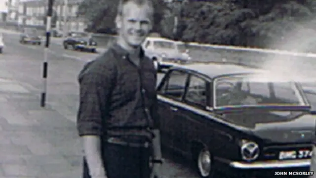 سبيرز في لندن عام 1964 قبل عودته إلى أستراليا