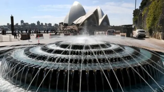 Almost 100,000 people were living in Australia on 457 visas last year