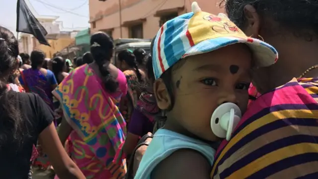మా గ్రామంలో చాలామంది కనిపించకుండా పోయారు. వాళ్లంతా పోలీసుల అదుపులో ఉన్నారని మాకు సమాచారం అందుతోంది.