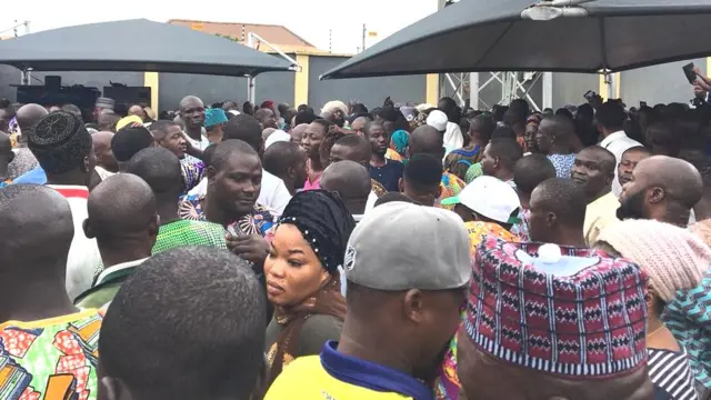 Ero tii nibi isinku Fẹlẹ