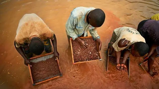 Алмазний видобуток в Анголі
