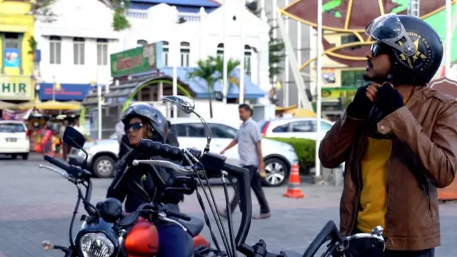 'கபாலி' உள்ளிட்ட மலேசியாவில் படமாக்கப்பட்ட சில தமிழ்த் திரைப்படங்களில் இவர் சிறு வேடங்களில் நடித்துள்ளார்.