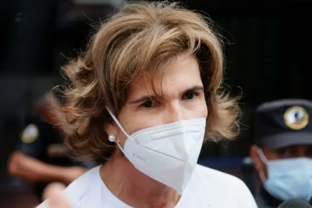 Cristiana Chamorro parle aux médias à Managua, au Nicaragua, le 20 mai 2021.