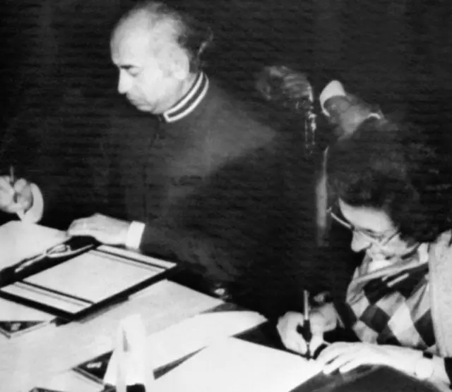 તત્કાલીન પાકિસ્તાની રાષ્ટ્ર પ્રમુખ અલી ભુટ્ટો અને ભારતના વડાં પ્રધાન ઇન્દિરા ગાંધી