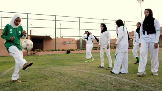 د سعودي کېنګ فوټبال لوبډلې لوبغاړې