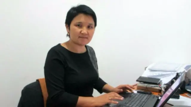 Коомдук иликтөө институтунун жетекчиси Рита Карасартова Башмыйзамды өзгөртүү жараяны баштан аяк мыйзам бузуулар менен коштолгонун айтып келет