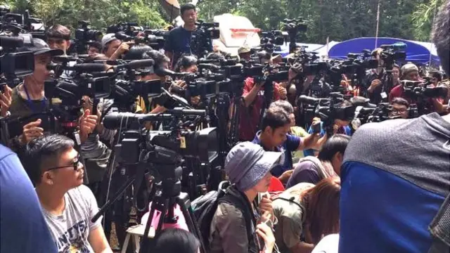 Thailnd boys trapped in caves