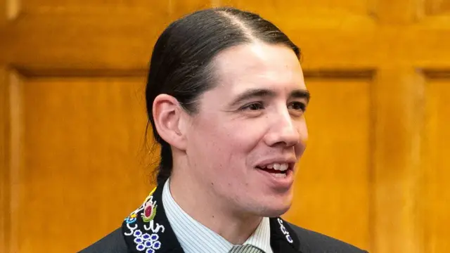 Robert-Soko Oule govori svojim kriovskim dijalektom u parlamentu