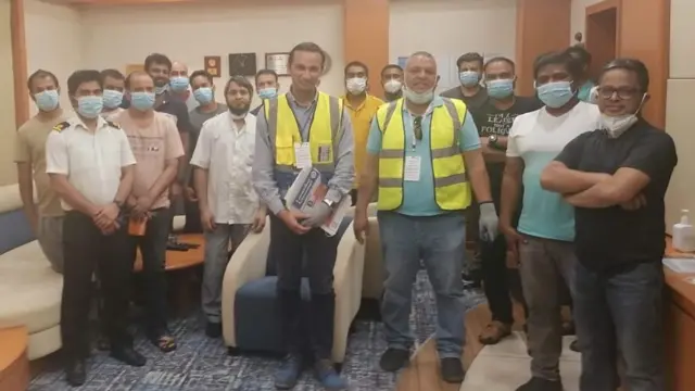 طاقم السفينة