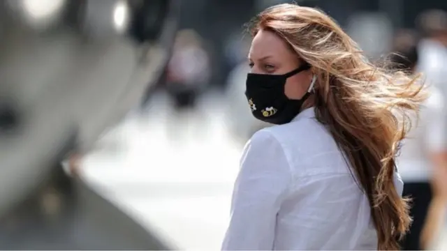 rusiya, qadın, koronavirus, maska