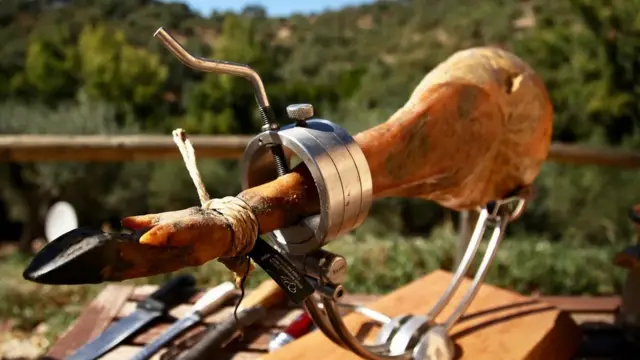 Eduardo Donato svoje svinje suši sedam godina u svom porodičnom podrumu