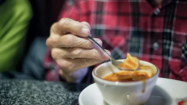 В пожилом возрасте важность правильного питания для поддержания здоровья возрастает еще больше