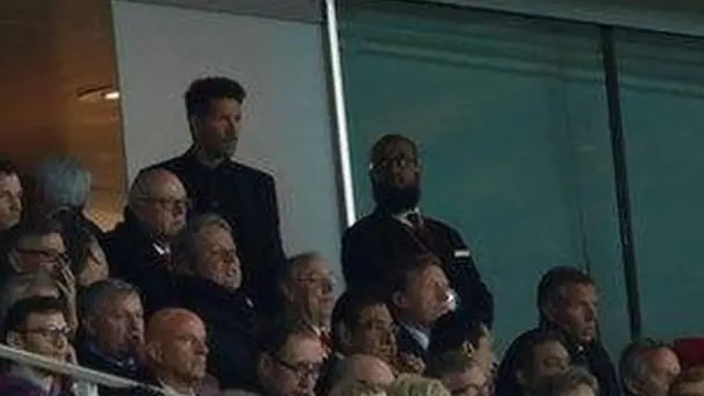 Kocha wa Atletico Madrid baada ya kulazimishwa na refa kukaa na mashabiki