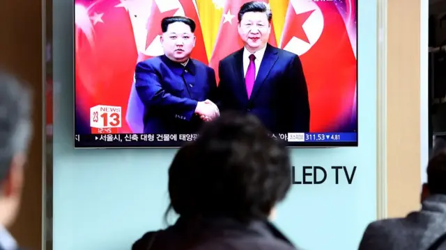 คิม จอง อึน เดินทางไปพบกับปธน. สีจิ้นผิง อย่างเป็นทางการเมื่อเดือนมีนาคมที่ผ่านมา