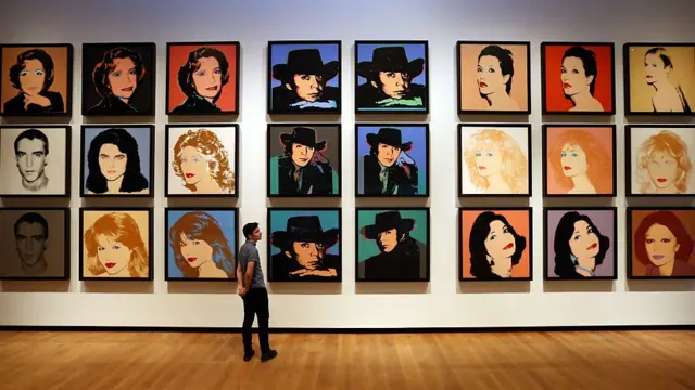 Imágenes de una reciente exposición en el Ashmolean Museum en Oxford, Inglaterra, de obras no conocidas de Andy Warhol.
