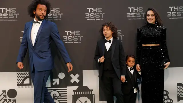 Виейра с женой Клариссой и сыновьями Лиамом и Энцо