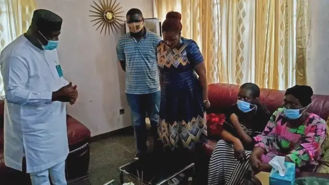 Gọvanọ Ugwuanyi na ezinaụlọ Mathias Ekweremadu