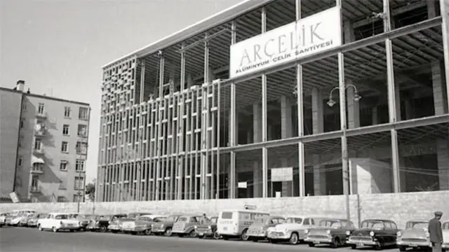 Bayındırlık Bakanlığı, Almanya'da tiyatro binaları üzerine doktora yapan Mimar Hayati Tabanlıoğlu'nu yeni proje mimarı olarak görevlendirdi. 1956'da Tabanlıoğlu projesiyle inşaata devam edildi.
