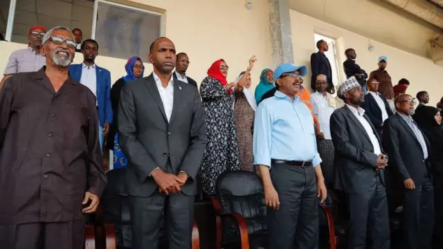Dibadbaxa waxaa madaxweyne Farmaajo ku wehliyay qaar ka mid ah madaxda dowladda federeelka
