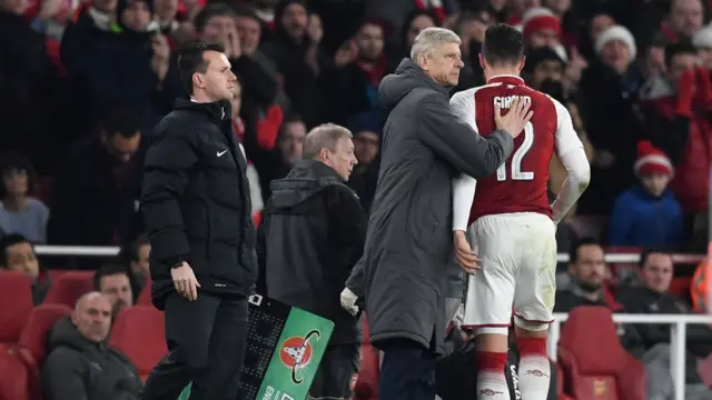 جيرو يخرج بداعي الإصابة