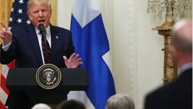 ইউক্রেনের প্রেসিডেন্টের সাথে টেলিফোন আলাপ প্রসঙ্গে একজন সাংবাদিকের সঙ্গে বিতর্কে জড়ান ডোনাল্ড ট্রাম্প