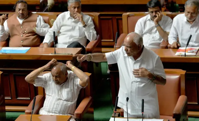 इस्तीफा से पहले विधानसभा को संबोधित करते येदियुरप्पा