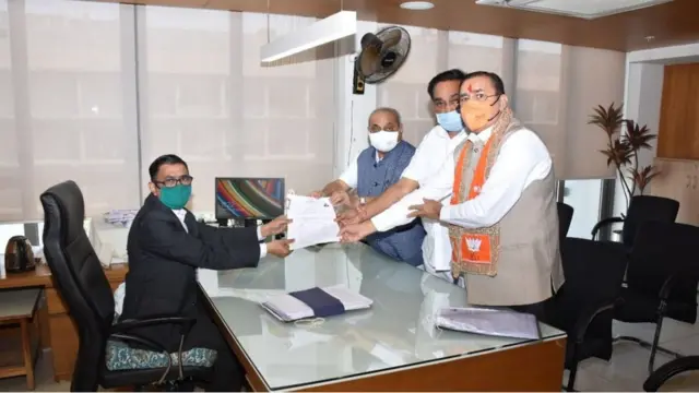 ફોર્મ ભરતી વખતે રામભાઈ મોકરિયા