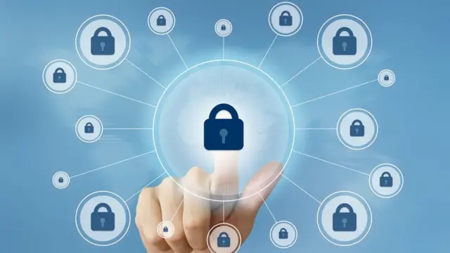 Un dibujo de una persona haciendo "clic" en un candado