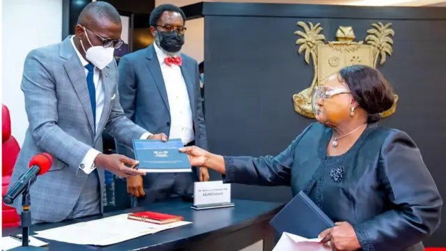 Gomina Sanwo-Olu n gba kan lara awọn abajade iwadii naa.