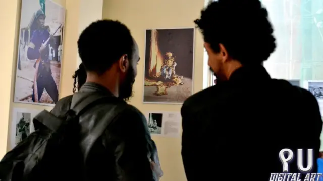 ከብሩሽና ሸራ ወደ ኮምፒውተር ስክሪን