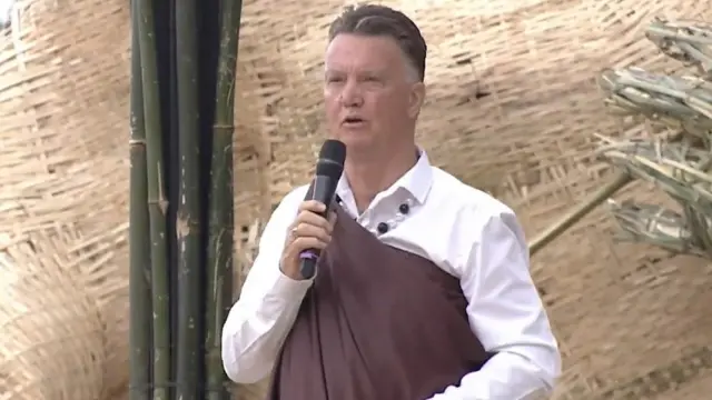 Louis van Gaal wahoze atoza ikipe ya Manchester United, yise umwana w'ingagi 'Indongozi'