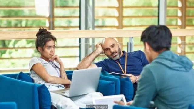 ऑफिसची एक मीटिंग