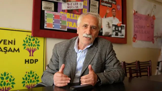 HDP Hopa Eşbaşkanı Yılmaz Topaloğlu: Israrla biz tabelamızla faaliyetimizi sürdürdüğümüz yerdeyiz.