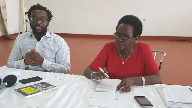 Roland Rugero (i bubamfu) niwe yafashije Christine Ntahe kwandika ico gitabo