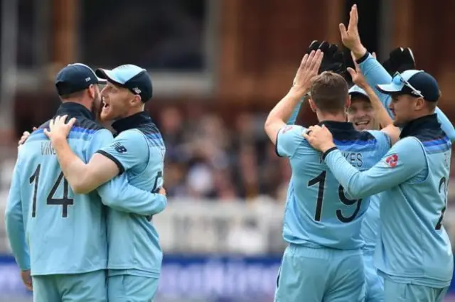 గ్రాండ్‌హోమే ఔట్