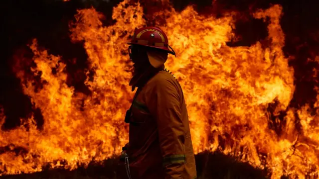 Алтынбек Усенов: Кудай жалгап акыркы эки күндөн бери жаан себелеп жатат. Баягы шатыратып жаап, өрттү өчүрүп кетсе кандай керемет болот эле...