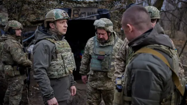 Президент Владимир Зеленский в окопе на Донбассе