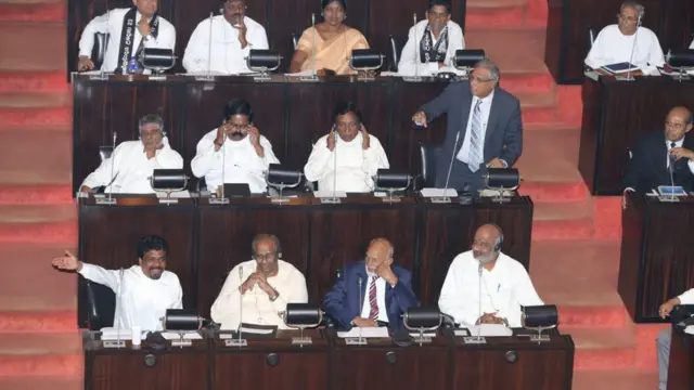 இலங்கை அரசியல் நெருக்கடி: இன்றும் முடங்கியது நாடாளுமன்றம்