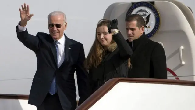 جو بایدن به همراه پسرش هانتر و نوه‌اش