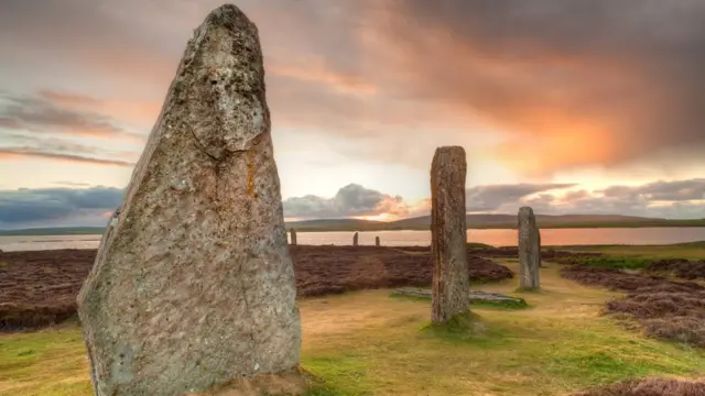 Круг Бродгара на закате