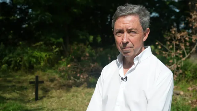 Le policier à la retraite Nick Chalmers