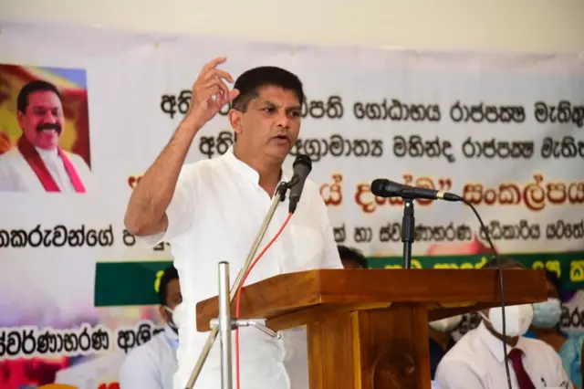 "රජය අපහසුතාවයට පත් වෙන නිසා ඉල්ලා අස් වුණා. නැතිව කවුරුවත් මාව අස් කලේ නෑ," - ලොහාන් රත්වත්තේ