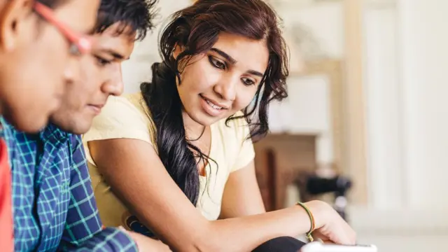 பல்கலைக்கழக இறுதியாண்டு தோ்வு