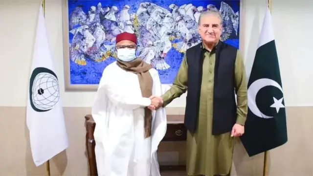 OIC के महासचिव हुसैन ब्राहिम ताहा के साथ पाकिस्तान के विदेश मंत्री शाह महमूद क़ुरैशी