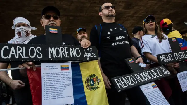 Manifestación por las personas muertas durante las protestas.