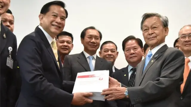 รายงานการศึกษาของ กมธ. แบ่งเป็น 3 ส่วน คือ ส่วนแรก เป็นรายงานของ กมธ.แก้ไขรัฐธรรมนูญ ส่วนที่ 2 เป็นรายงานของคณะอนุ กมธ. และส่วนที่ 3 เป็นการสรุปความคิดเห็นของประชาชนและนักศึกษา